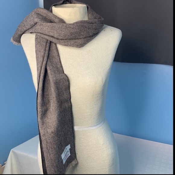 Vintage Christian Dior Marino Wool scarf - Picture 10 of 10